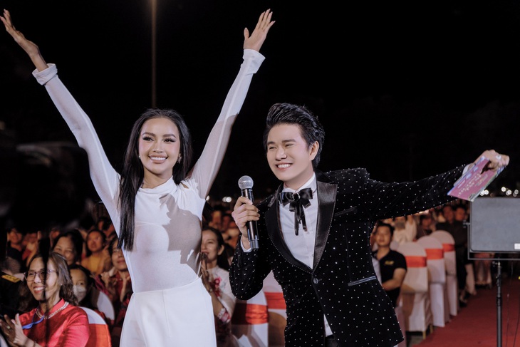 MC Vũ Mạnh Cường, hoa hậu Ngọc Châu rủ nhau thể hiện tình yêu với Tây Ninh - Ảnh 3.