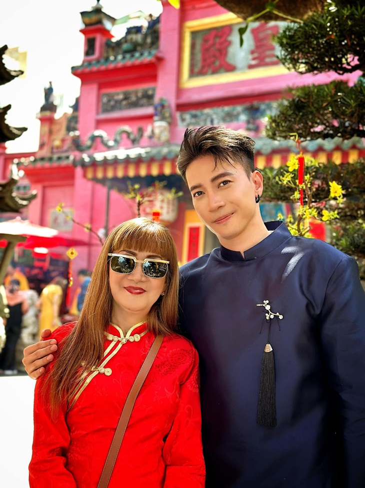 Mới đi diễn đầu năm, S.T Sơn Thạch đã gặp chuyện giật mình - Ảnh 3.