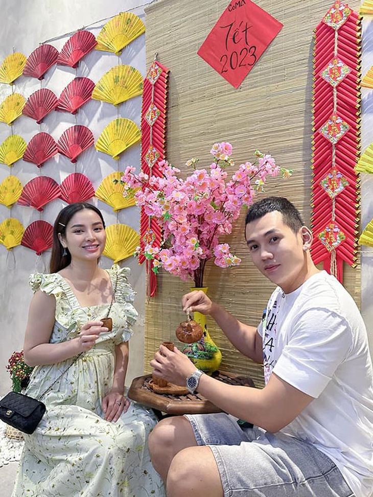 Ảnh vui sao Việt 30-1: Ngọc Trinh nhí nhảnh bên cháu gái - Ảnh 6.