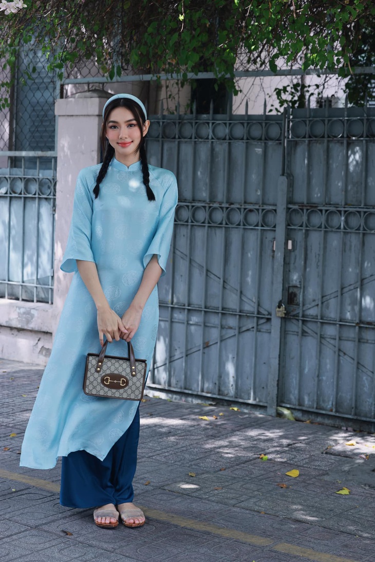 Hoa hậu Thùy Tiên ghi điểm với style cực cháy ngày đầu năm - Ảnh 3.