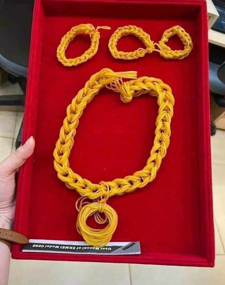 Ảnh vui 31-1: Gia chủ tốt bụng cảnh báo kẻ gian phá hoại xe - Ảnh 6.