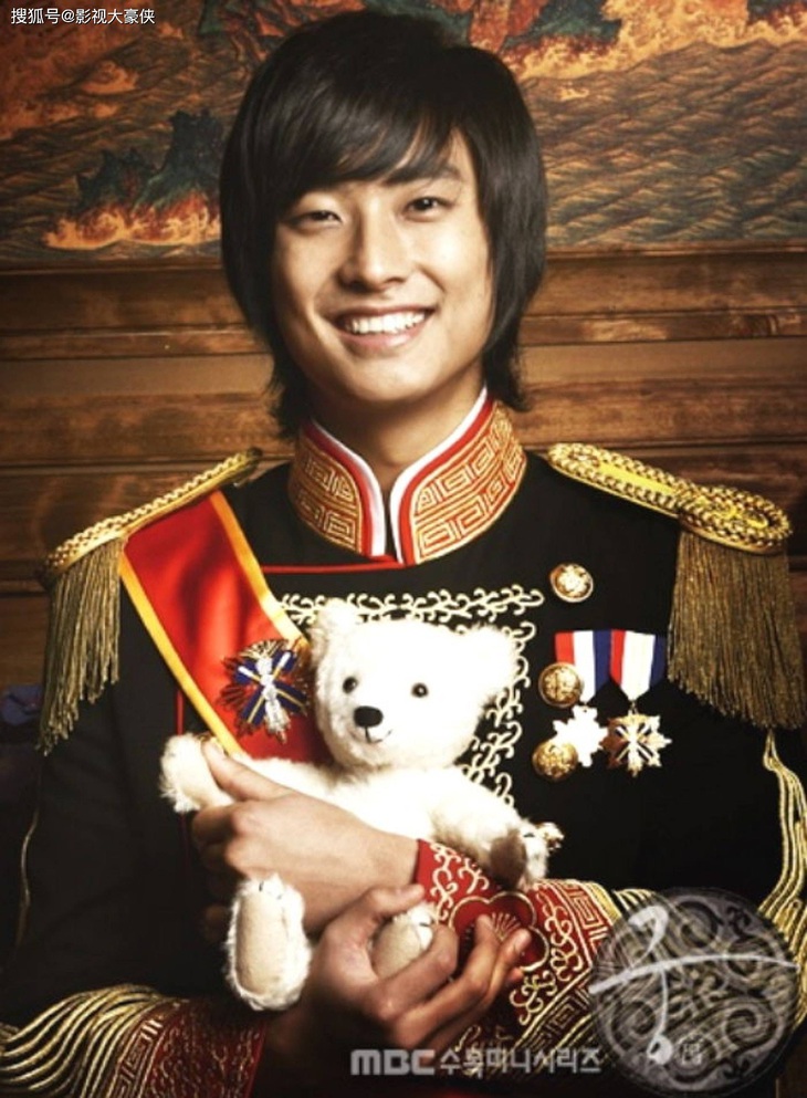 Joo Ji Hoon lội ngược dòng, từ Thái tử Shin dính bê bối đến quý ông số đỏ - Ảnh 2.