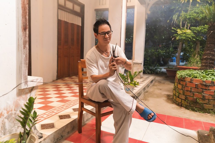 Lý Hải diễn hài, Trung Dũng lấy nhầm vợ bạn trong clip ứng xử tại rạp phim - Ảnh 3.