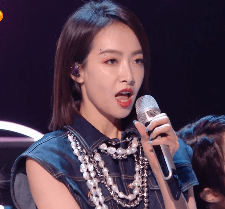 Xỉu ngang xỉu dọc với giọng hát ‘lạc quẻ của Dương Tử, Dương Mịch - Ảnh 4.