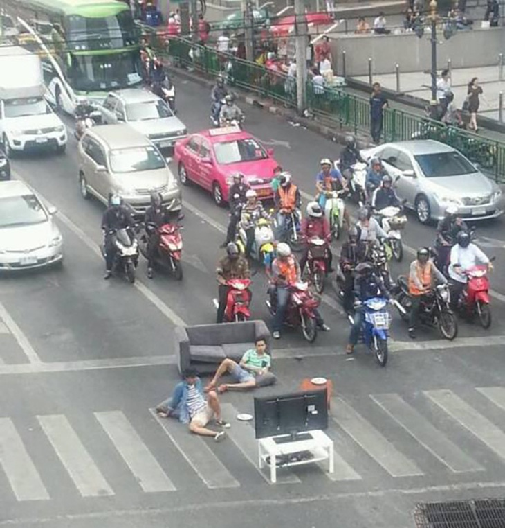 Thanh niên mỗi thời lại có một kiểu "nổi loạn".