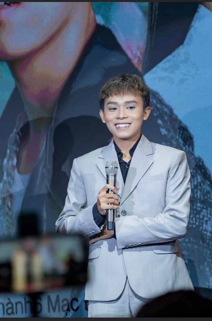 Người hâm mộ mong Hồ Văn Cường tự tin trình diễn nhiều thể loại nhạc hơn nữa