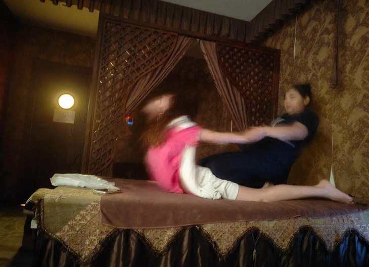 Nhìn ảnh lại nhớ đến "đặc sản" massage ở Thái Lan.