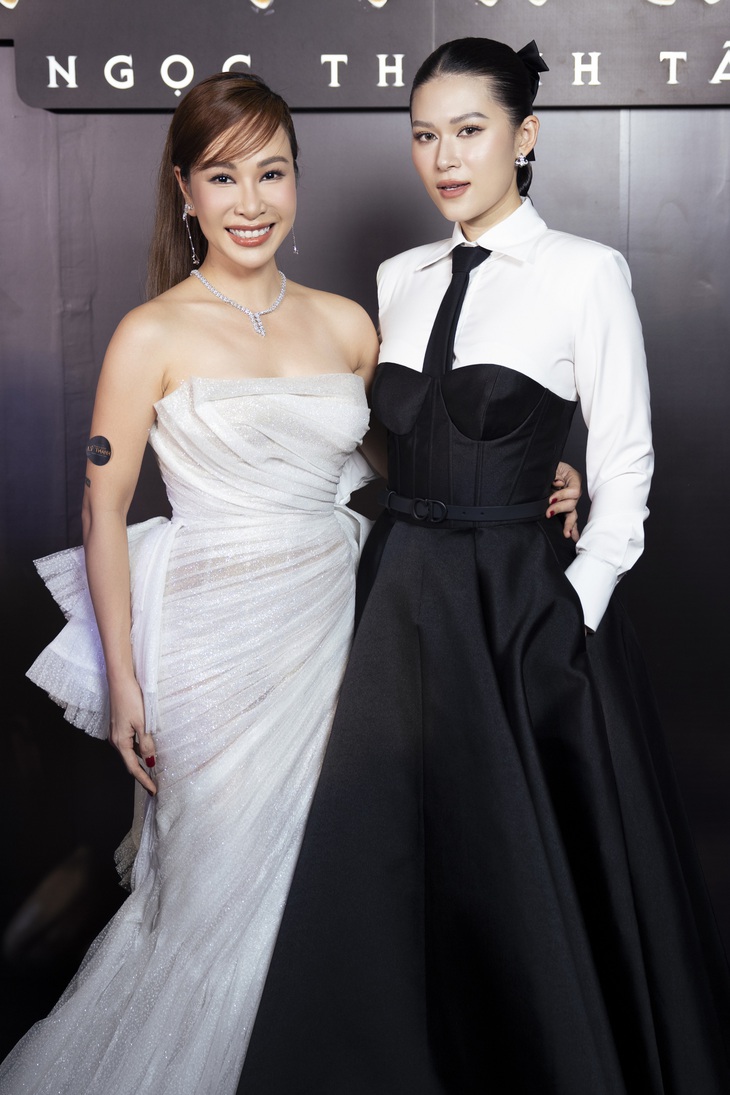 Ca sĩ Uyên Linh và Ngọc Thanh Tâm