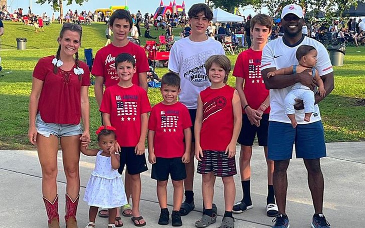 Người đàn ông "đổ gục" trước bà mẹ đơn thân có 6 đứa con