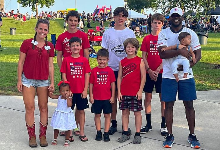 Gia đình "siêu to khổng lồ" của Tony và Lexy.