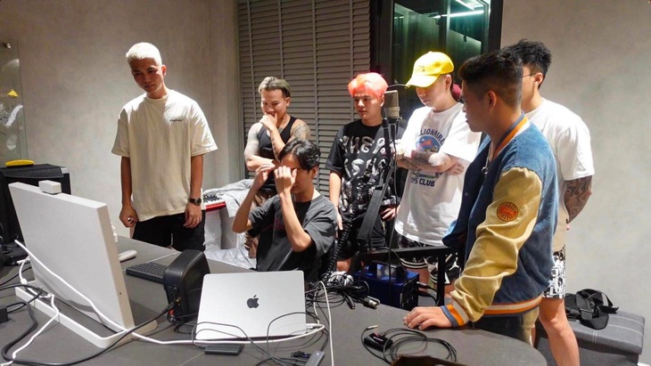 Giây phút căng não dàn dựng các tiết mục dự thi