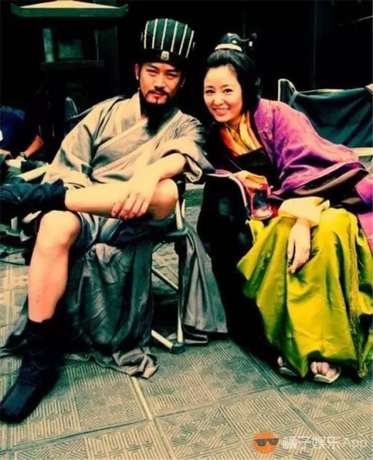 Khi nào máy quay đến thì tính sau, giờ chụp hình trước đã "bé Như" ơi.