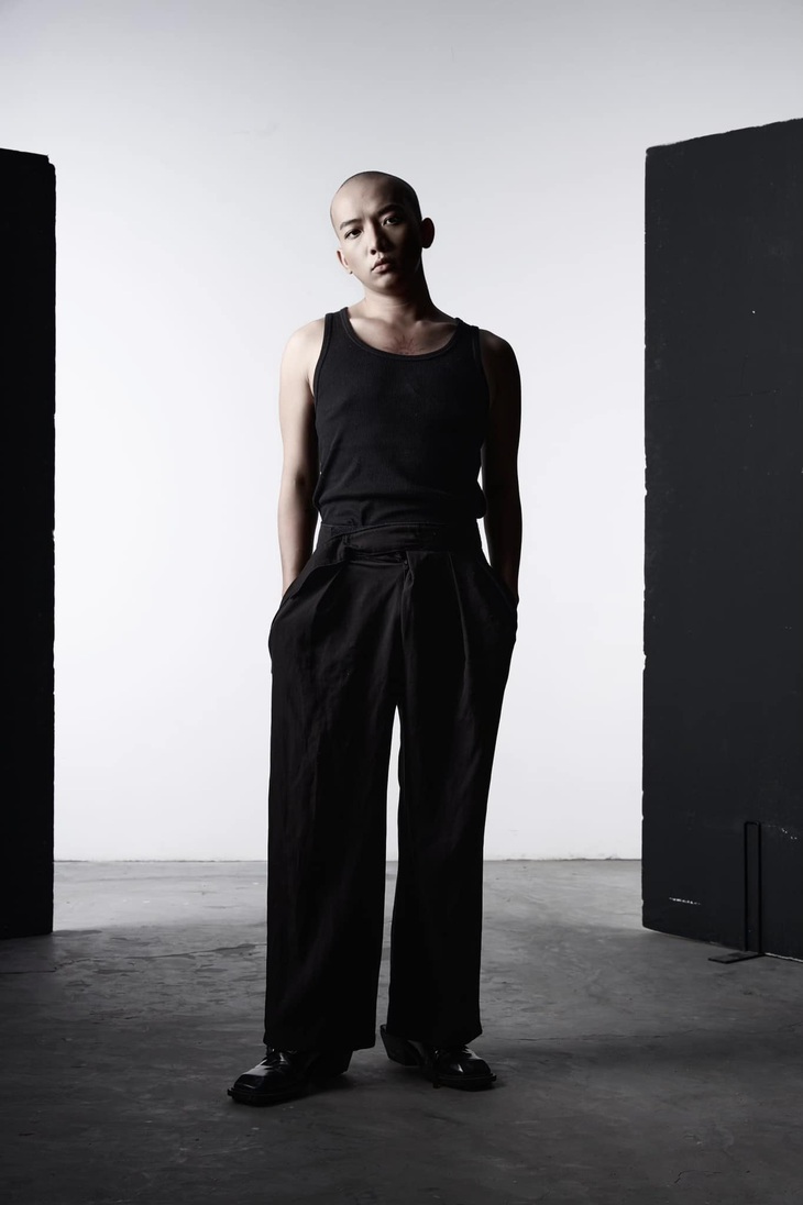 Chủ nhân bản hit "To the moon" - hooligan. là một trong số ít nghệ sĩ Việt đầu tiên trở thành nghệ sĩ trực thuộc hãng đĩa Sony Music Entertainment