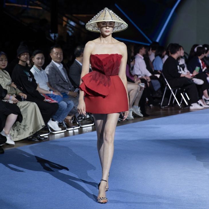 Diệp Linh Châu tham gia Gangnam Fashion Festa 2023 với vai trò giám đốc sáng tạo - Ảnh 9.