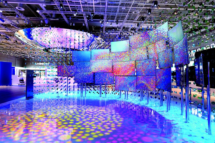 Một tác phẩm trong triển lãm nghệ thuật "Nguồn gốc của chấm lượng tử" do Samsung tài trợ tổ chức ở Đức năm 2016. Ảnh: studioanf.com