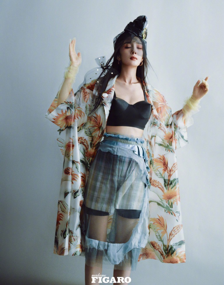 Bộ trang phục như từ vật liệu "tái chế" của Dương Mịch gây tranh cãi. Trông cô hệt... bang chủ cái bang!