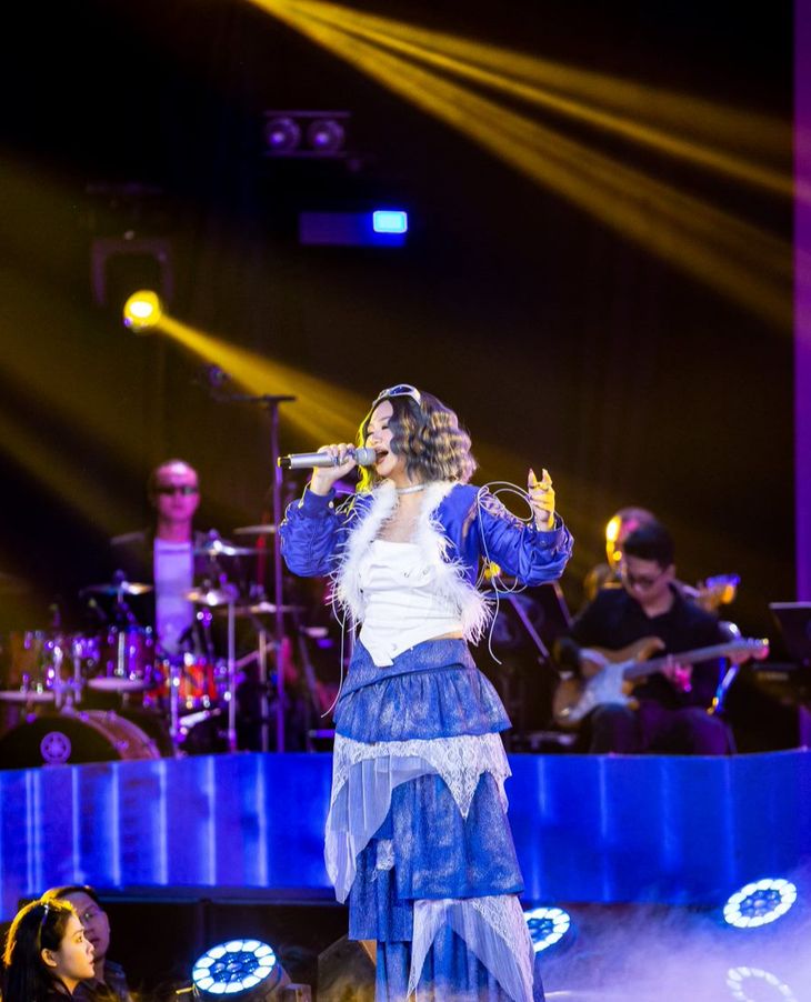 Hà Minh đã chứng minh năng lực của bản thân khi bước chân vào Top 5 chung cuộc với phần thể hiện bài hát Mascara. Cô gái với giọng hát nội lực chinh phục người nghe và giám khảo nhờ sự tiến bộ rõ rệt.