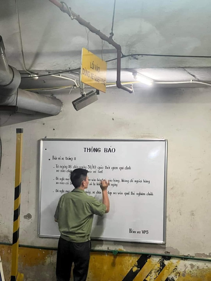 Chú bảo vệ khu tôi ở