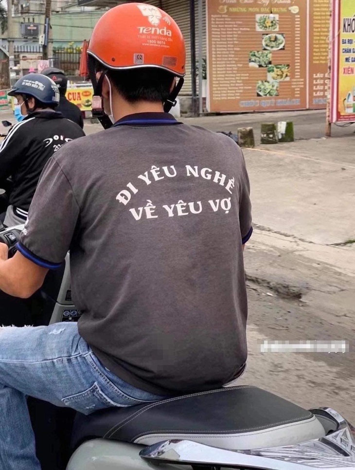 Về nhà vợ lại hỏi: "Nghề là... con nào?!"
