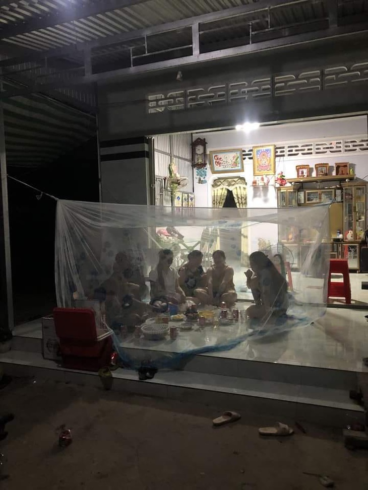 Về miền Tây ăn cơm tối kiểu...