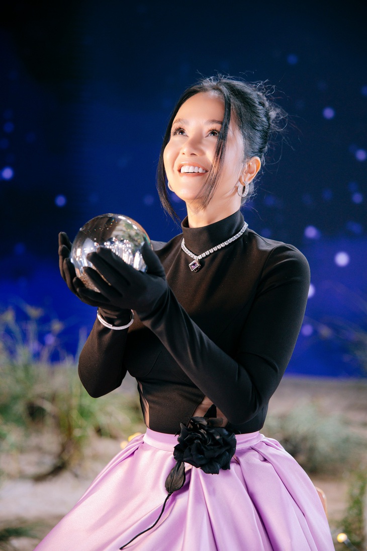 "Chị đẹp" Hồng Nhung