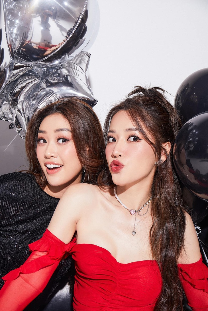 Hoa hậu Khánh Vân tạo biểu cảm lí lắc 