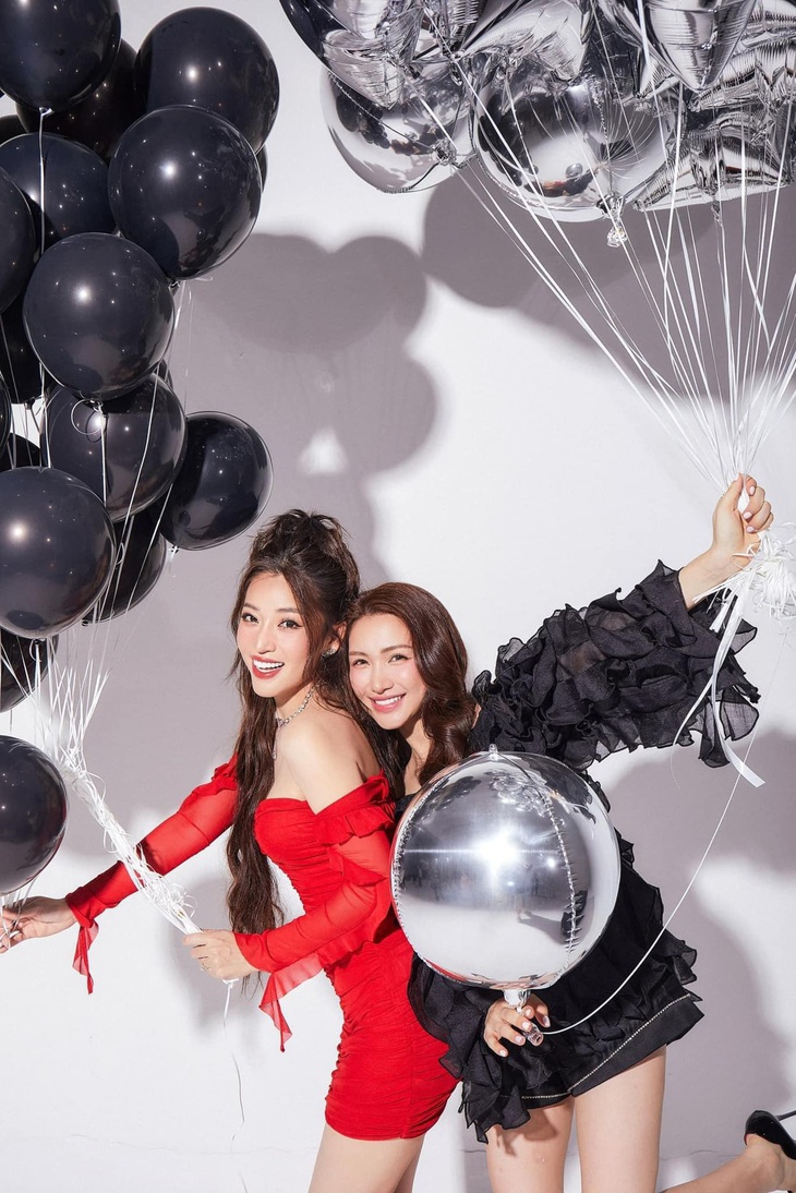 Hòa Minzy cũng rạng rỡ đọ sắc bên cô dâu xinh đẹp Puka