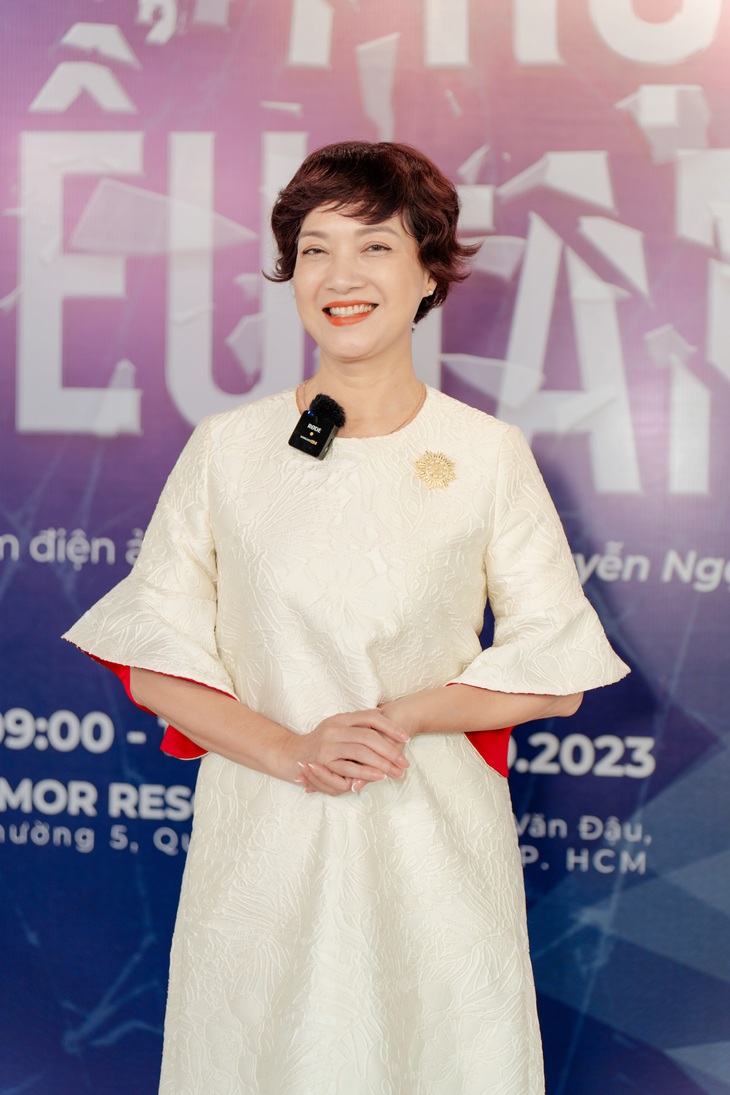 NSND Lê Khanh chia sẻ chị khá háo hức khi được nhìn những gương mặt trẻ và trân trọng sự nỗ lực của họ