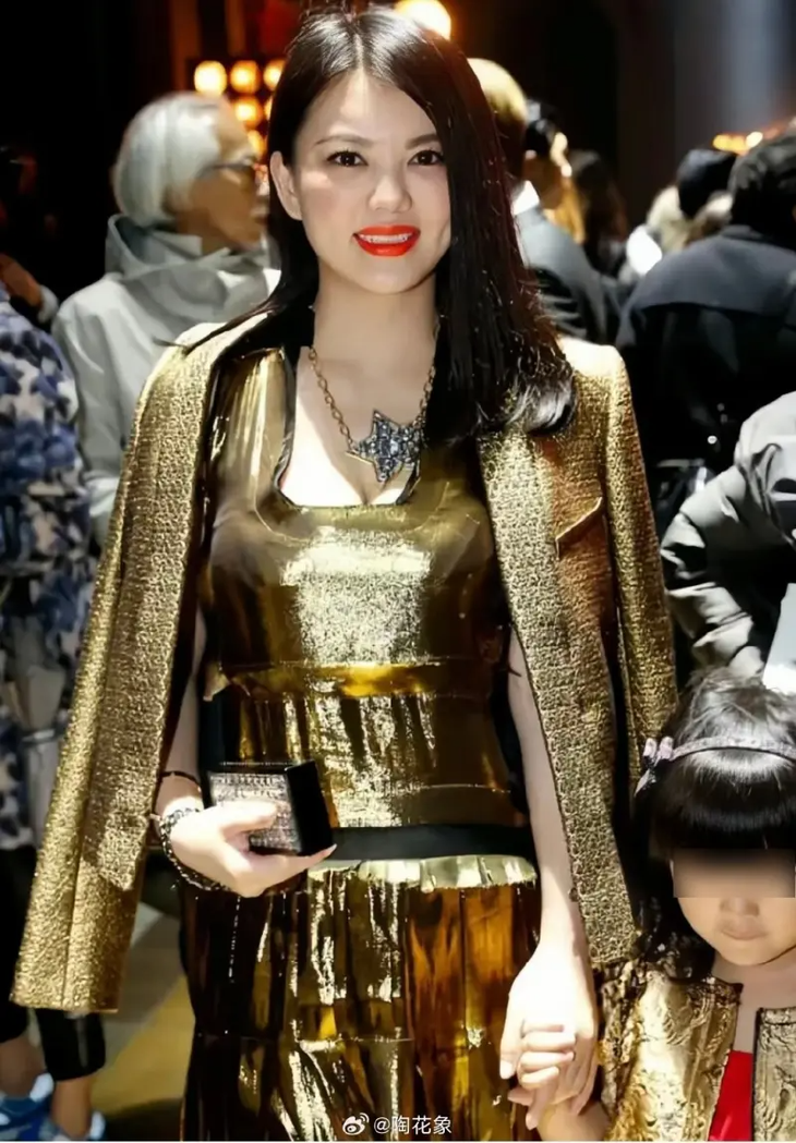 Lý Tương không có ý định giấu cuộc sống giàu có, vương giả của mình