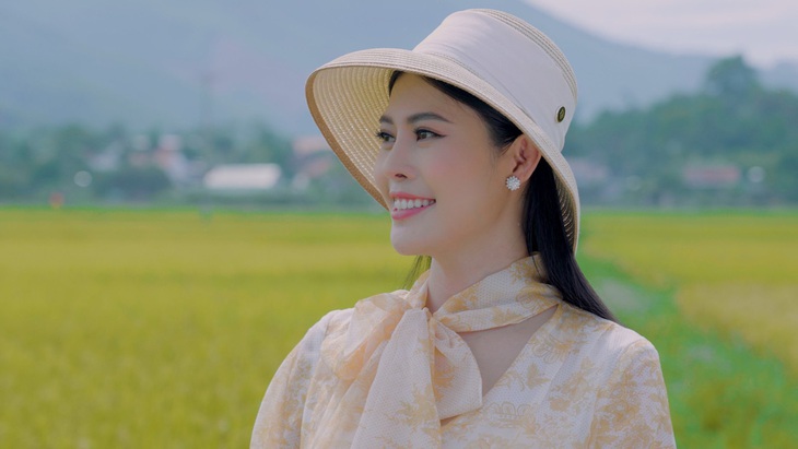 Thi Phượng quảng bá cảnh đẹp Nghệ An trong MV mới