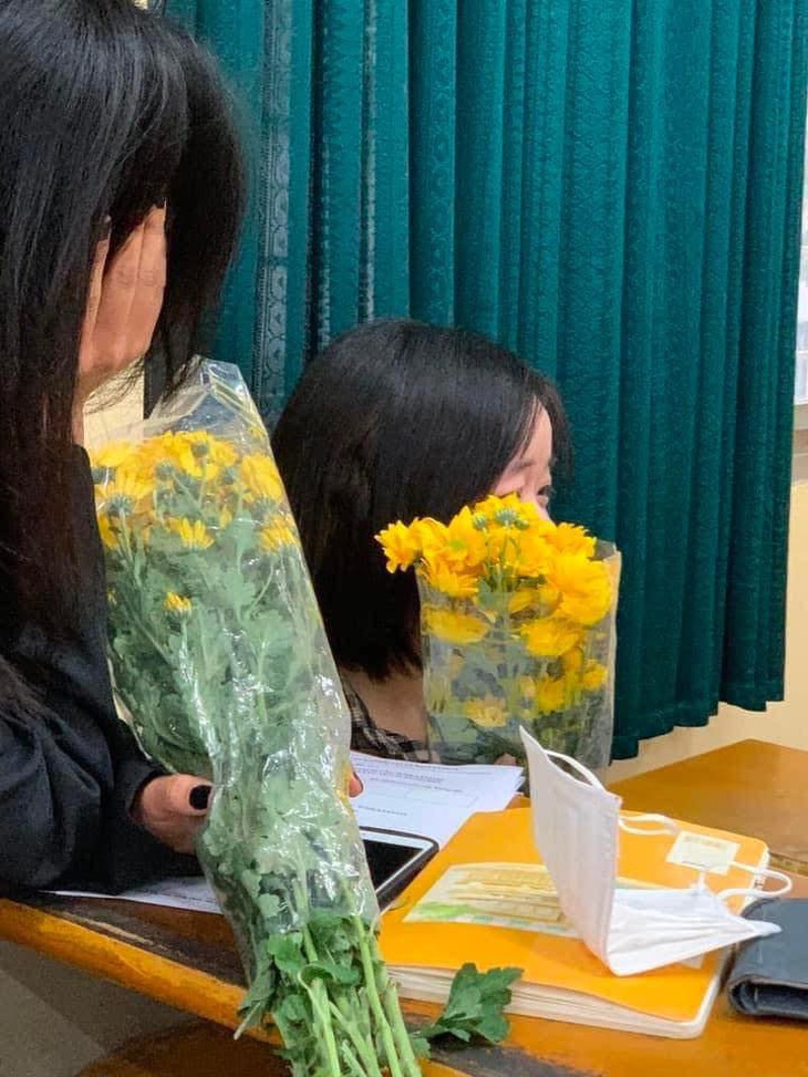 Bó hoa "nói lên" sự chân thành