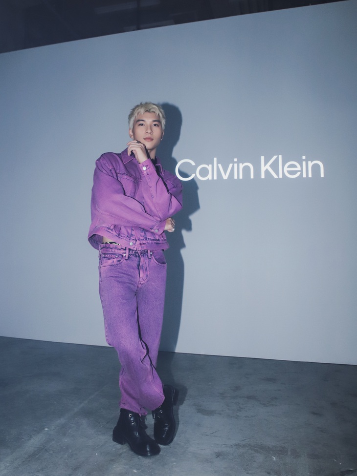 HIEUTHUHAI xuất hiện nổi bật tại sự kiện.