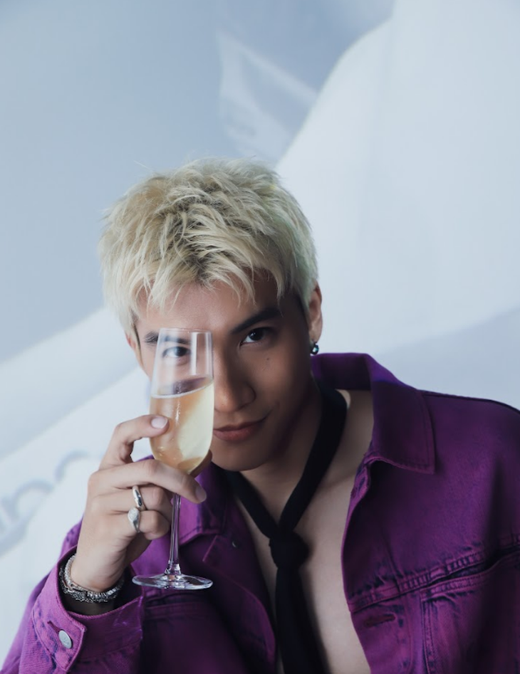 HIEUTHUHAI đọ sắc cùng dàn nam thần JungKook, Bright,... tại Nhật - Ảnh 8.