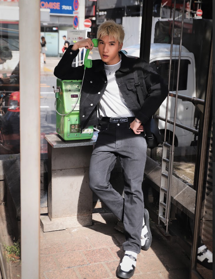 Nam rapper diện nhiều phong cách từ cá tính đến năng động, trẻ trung.