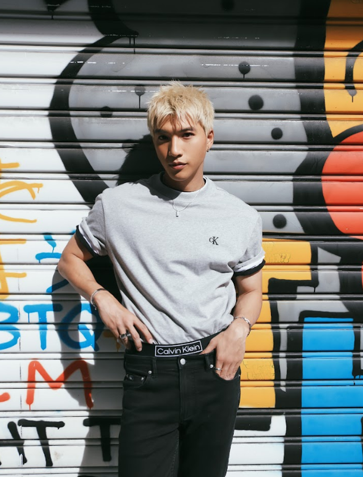 HIEUTHUHAI đọ sắc cùng dàn nam thần JungKook, Bright,... tại Nhật - Ảnh 6.