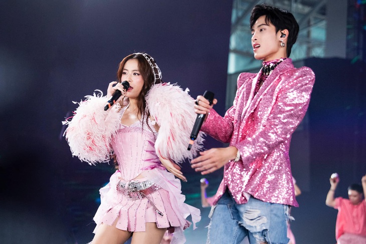 Wren Evans song ca cùng Hoàng Thùy Linh tại Vietnamese Concert