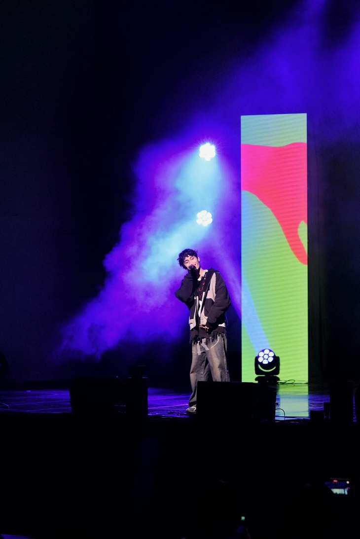 Wren Evans biểu diễn trong chương trình giao lưu văn hóa Việt - Hàn tại tỉnh Suwon, Hàn Quốc