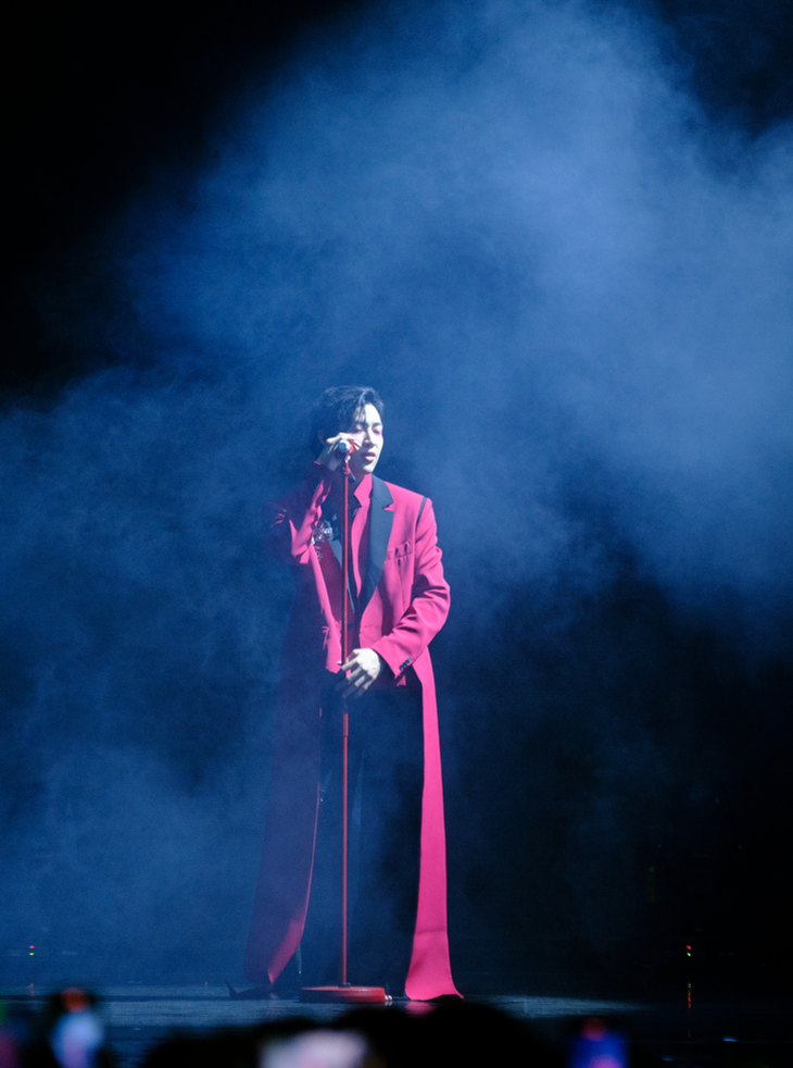 Độc lạ concert: BamBam (GOT7) review hột vịt lộn ngay trên sân khấu AREA52 Việt Nam - Ảnh 1.