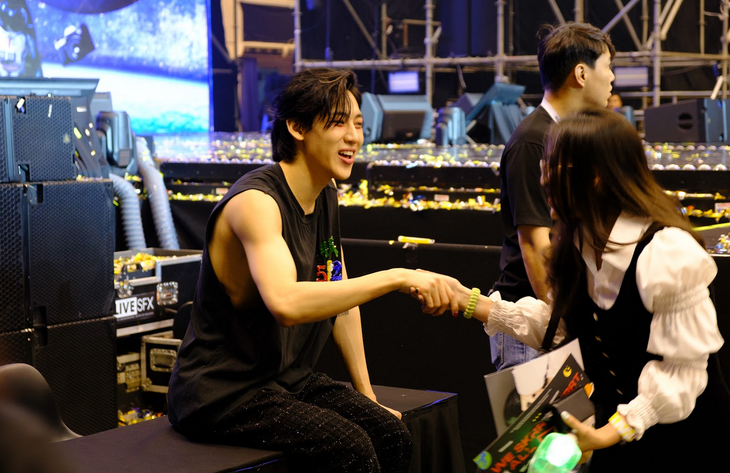 BamBam giao lưu cùng fan. 