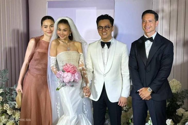 Hồ Ngọc Hà và Kim Lý chung vui cùng cặp đôi