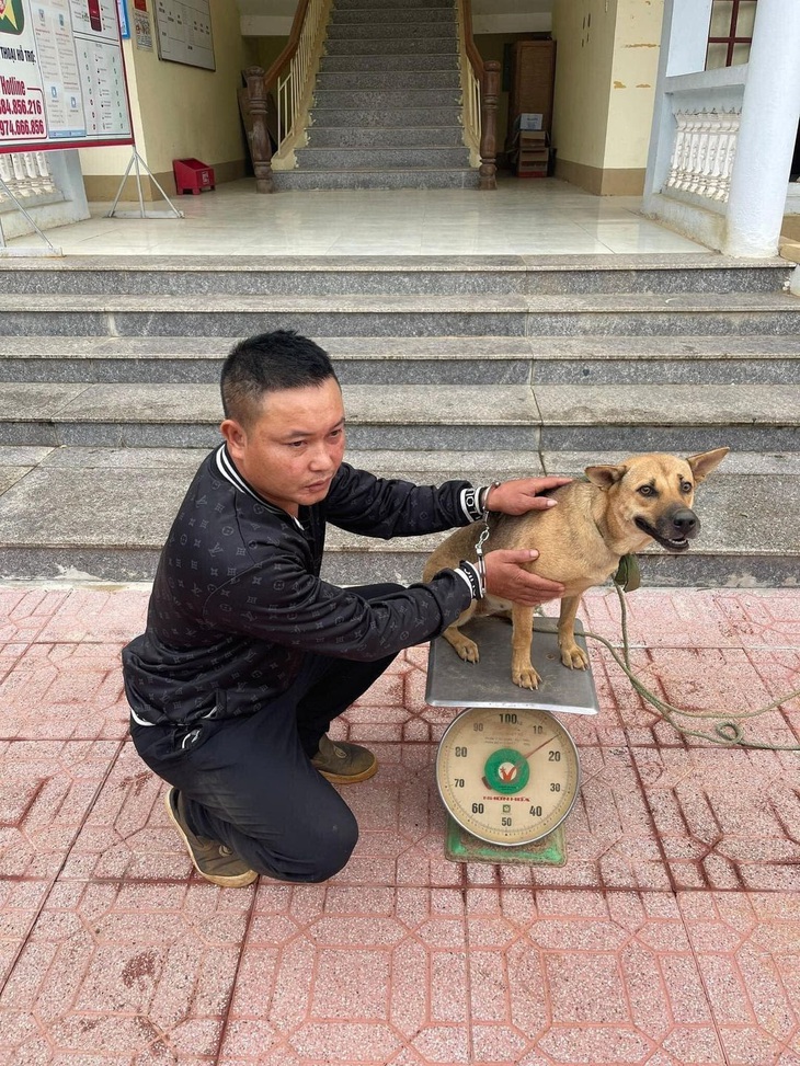 Bị hại nói: "Chú ơi, chú bắt nó giùm con!".