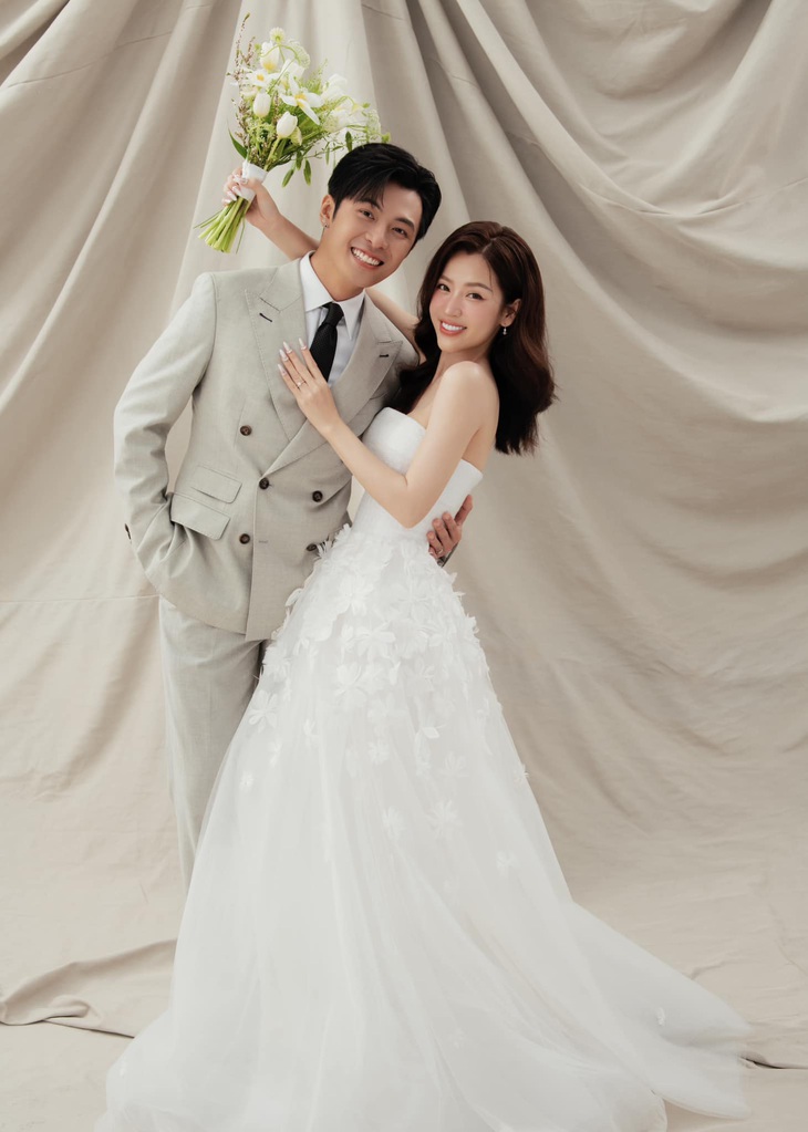 Gin và Puka chọn phong cách chụp ảnh tối giản nhưng vô cùng sang trọng và cuốn hút