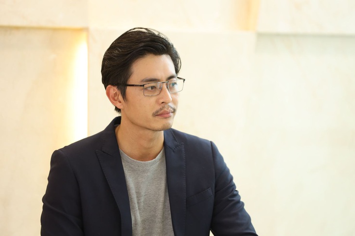 Quốc Huy vào vai một kỹ sư ngoài 40 tuổi, từng có một đời vợ và bất ngờ phát hiện mình có con trai sau khi vợ cũ qua đời