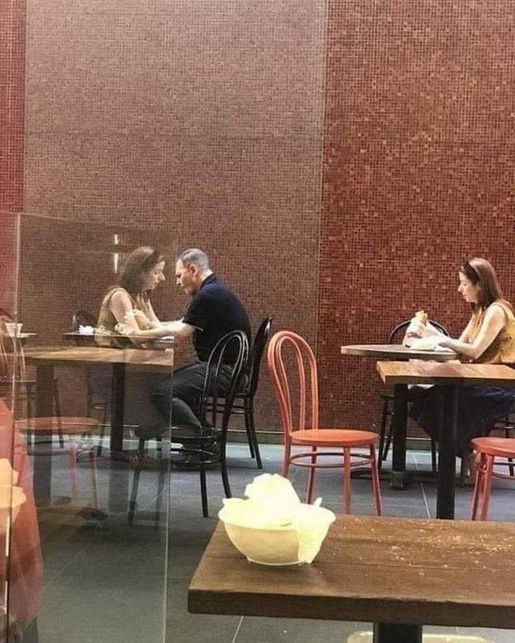 Gương chiếu... yêu