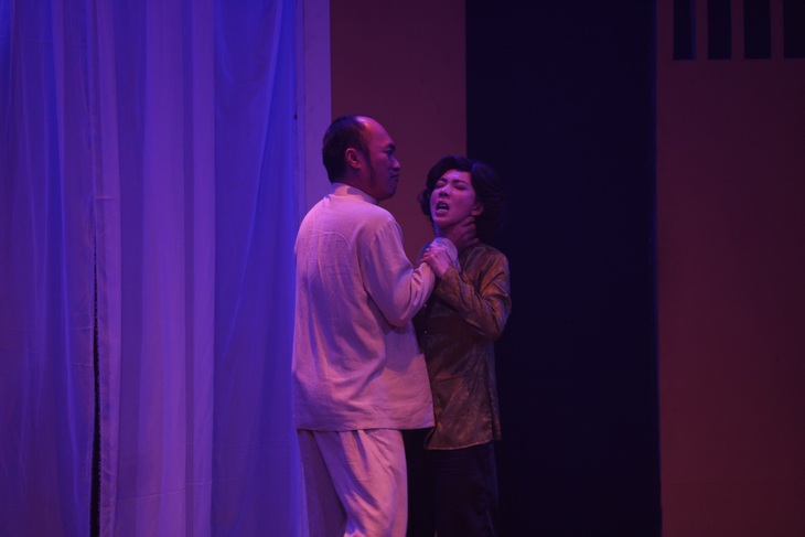 Nữ diễn viên lần đầu tiên đối đầu với chồng