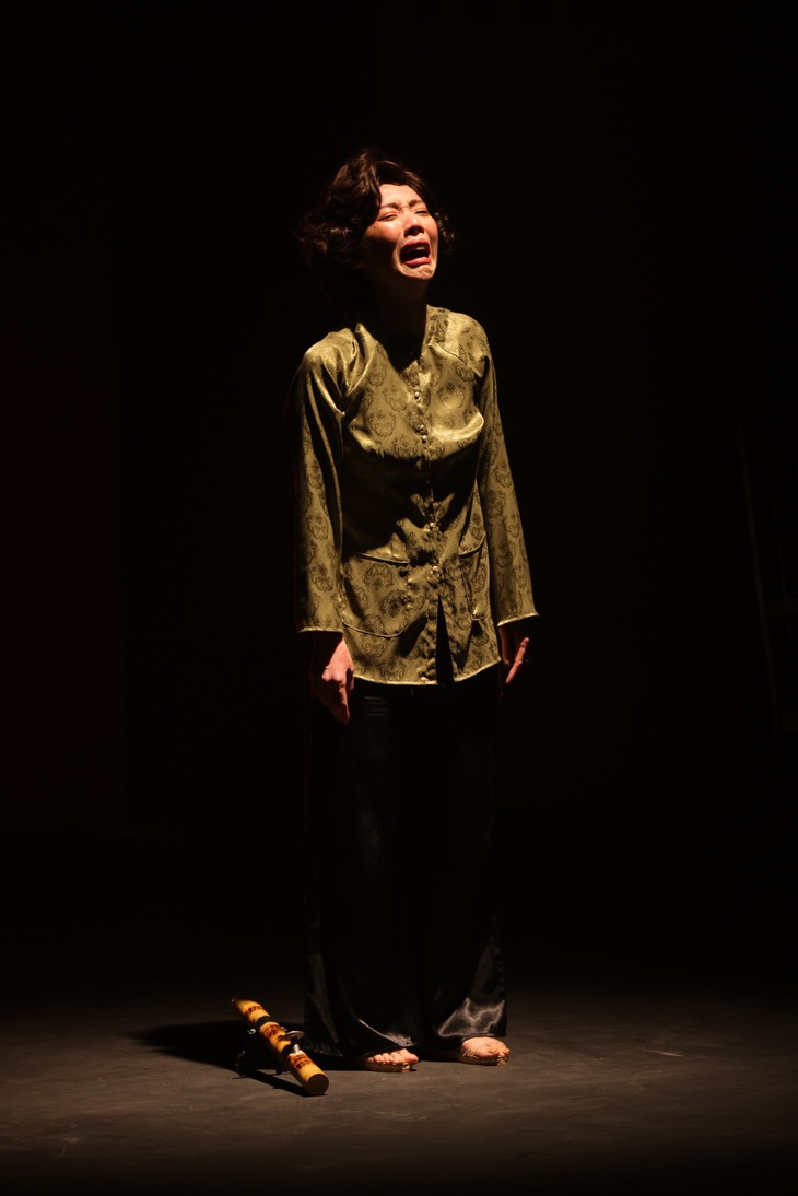 Tiếng khóc xé lòng của một người mẹ mất con khiến người xem rơi lệ