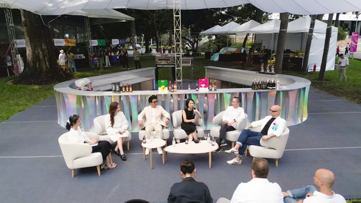 Toàn bộ thiết kế hài hòa với kiến trúc, không gian di tích lịch sử dinh Độc Lập.