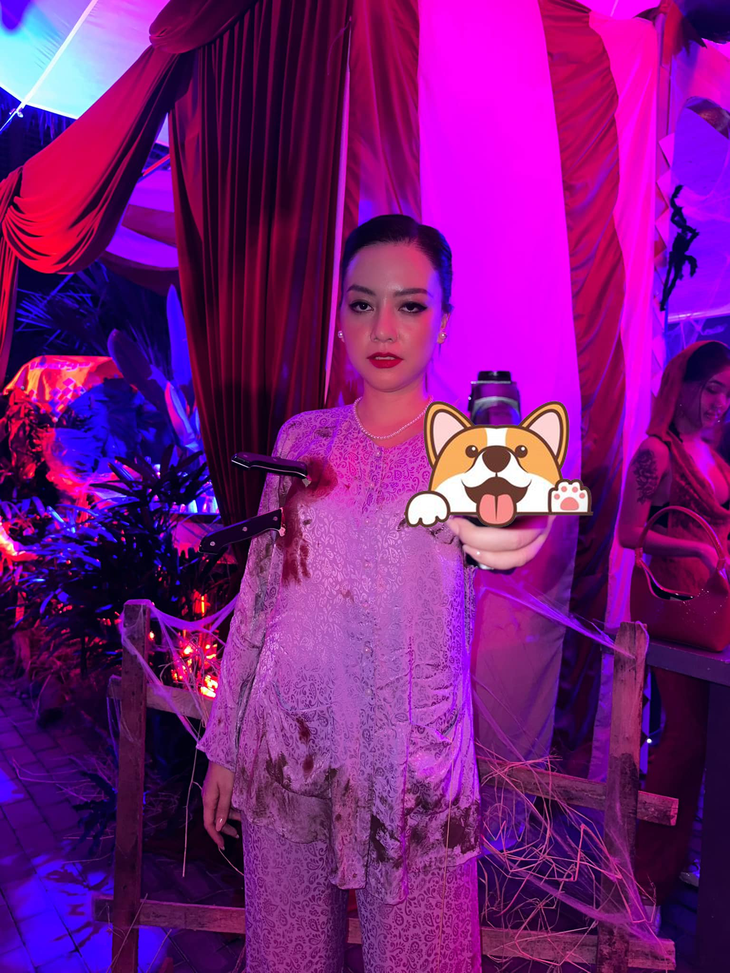 Tư Mắm phiên bản "từ bãi sình đi chơi Halloween"