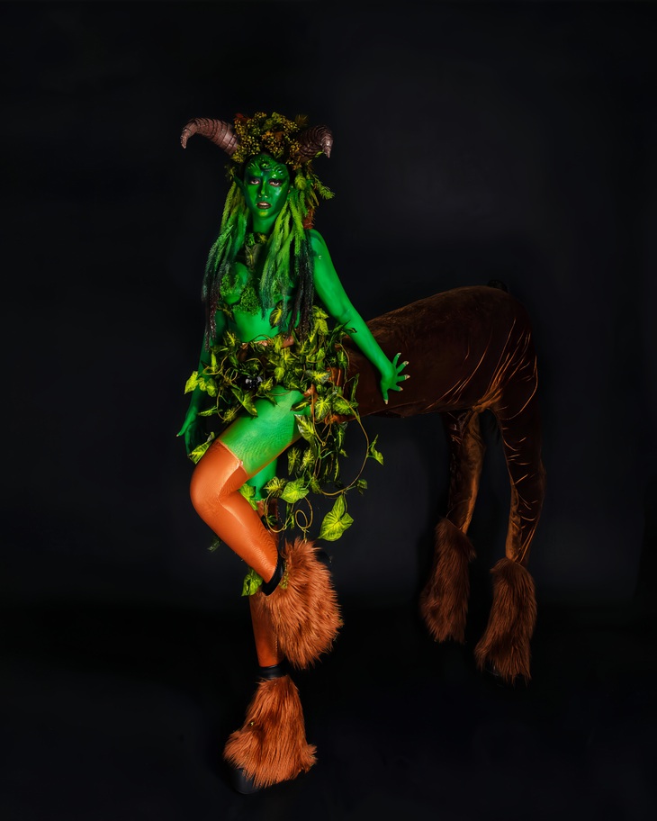 Băng Di gây sốt với màn hóa trang Nhân Mã độc lạ