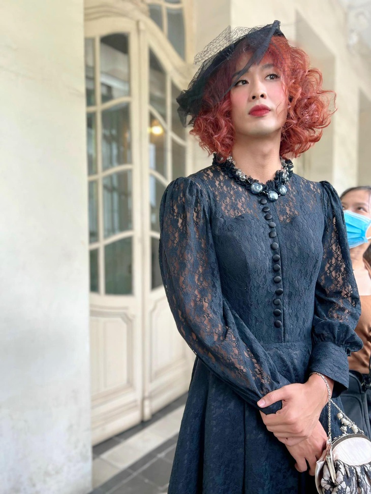 Tuấn Trần đăng ảnh giả gái khiến cư dân mạng khóc thét